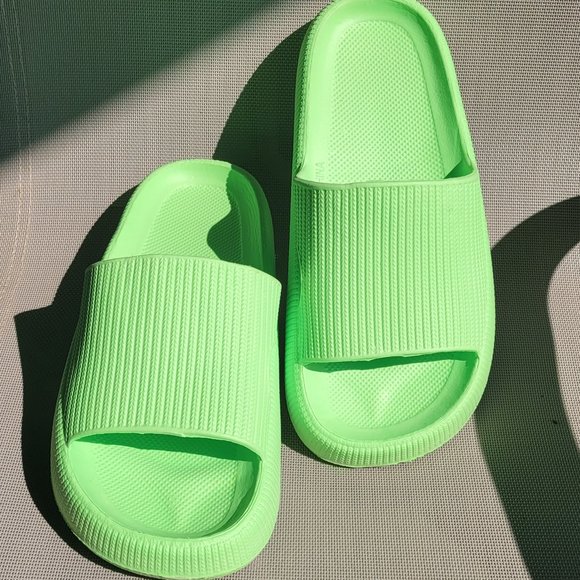 Cloud Cushion Cozi Slides Size 7.5 to 8 LNWOT - Picture 6 of 13